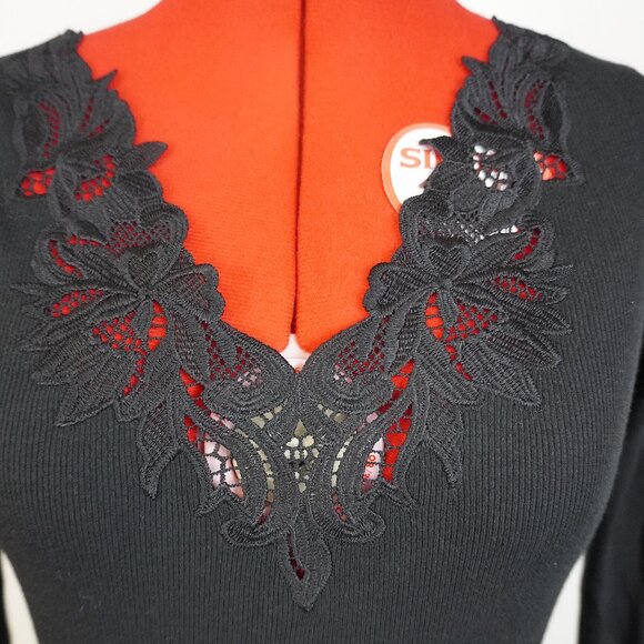 Express Ribbed Lace-Trim V-Neck Long Sleeve - Picture 2 of 8